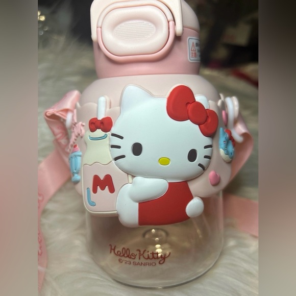 New Hello Kitty Water Bottle Holds 24oz - Picture 2 of 6